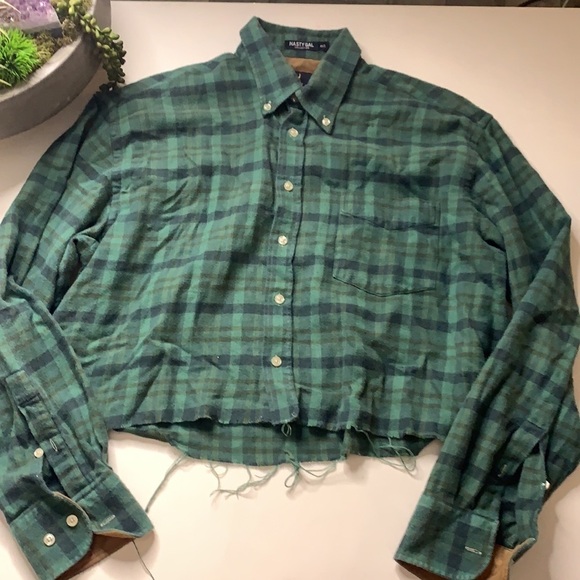 Nasty Gal Van Graaf Green Plaid Cropped Long Sleeve button down raw hem top - Picture 6 of 6